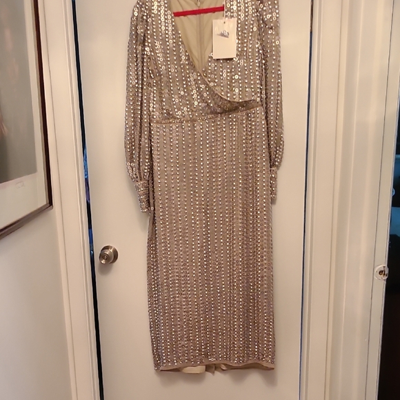 Mac Duggal Gold Long Sleeve Gown with Plunge Neckline. NWT - Picture 1 of 8